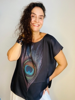 Camiseta Kaftan Cetim Pavão Preto na internet