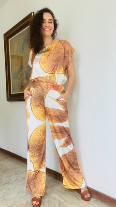 Camiseta Kaftan Cetim Folhas Douradas