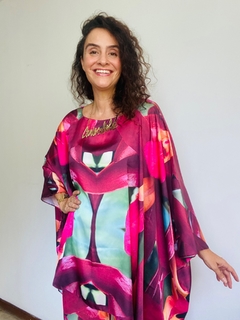 Camiseta Maxi Cetim Orquídea Vermelho - comprar online