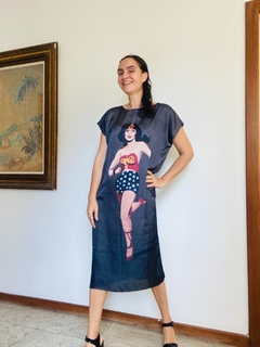 Image of Vestido Curto Kaftan Cetim Mulher Maravilha