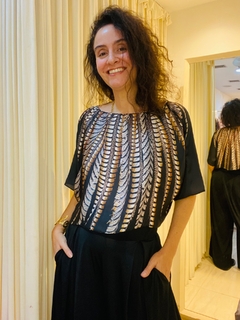 Camiseta Morcego Cropped Cetim Faisão Preto - comprar online