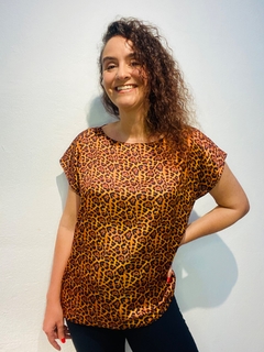 Camiseta Kaftan Cetim Onça - ALESSA