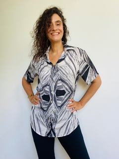 Camiseta Social Manga Curta Crepe Folha Listra - comprar online