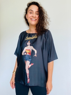Camiseta Morcego Cetim Mulher Maravilha Preto - comprar online