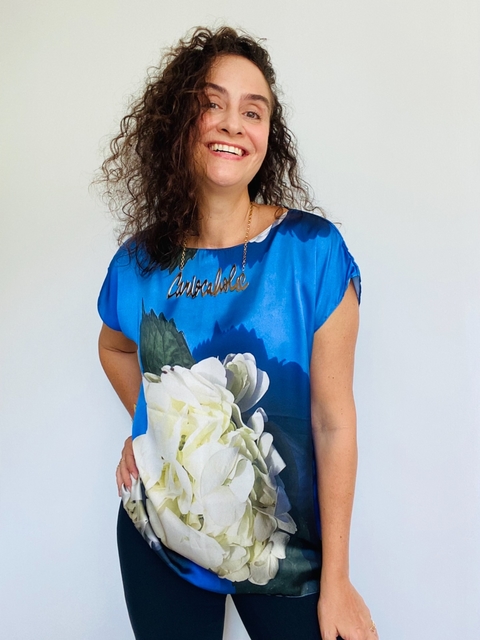 Camiseta Kaftan Cetim Hortênsia Azul