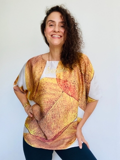 Camiseta Morcego Cetim Folhas Douradas