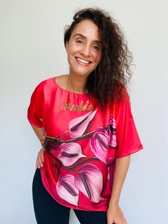 Camiseta Morcego Cetim Antúrio Vermelho - comprar online