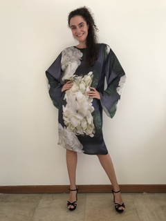 Image of Vestido Curto Manga Sino Cetim Hortênsia Cinza