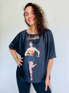 Camiseta Morcego Cetim Mulher Maravilha Preto - comprar online