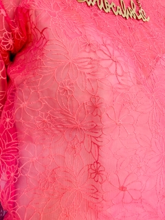 Camiseta Basica Organza Bordada Rosa - ALESSA