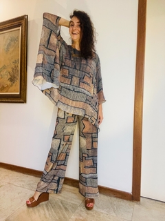 Camiseta Plissada Crepe Paul Klee Cinza - comprar online
