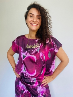 Camiseta Kaftan Cetim Orquídea Vinho