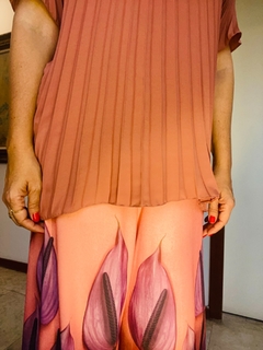 Camiseta Plissada Crepe Rosê na internet
