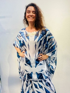 Camiseta Maxi Cetim Concha Azul - comprar online