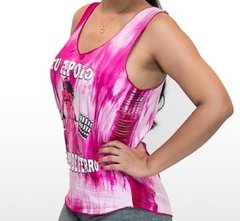 CAMISETA FITNESS REGATA VISCOLYCRA COM ESTAMPA NA FRENTE E RASGOS NAS LATERAIS | FITNESS GIRL | Ref: CRF01 - Promoção !!!