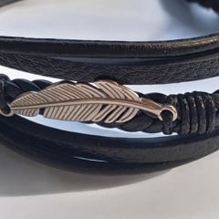 Pulsera cuero y acero en internet