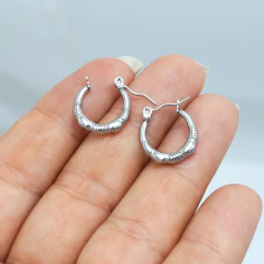 Aros argollas con textura de acero - Unica Accesorios