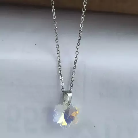 Collar de acero con dije flor tornasolada