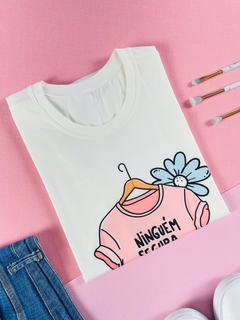 T-shirt ribana canelada Ninguém segura uma mulher segura - comprar online