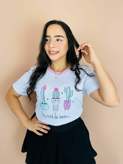 T-SHIRT CANELADA SE VISTA DE AMOR...