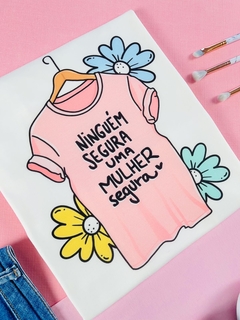 T-shirt ribana canelada Ninguém segura uma mulher segura