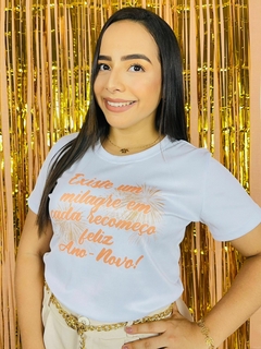 T-shirt Ribana Canelada Existe um milagre em cada recomeço. Feliz ano novo! - comprar online