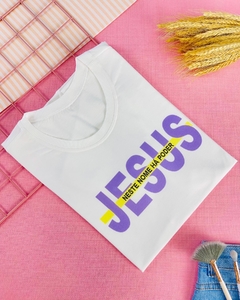 T-shirt ribana canelada Jesus neste nome há poder