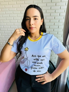 T-SHIRT CANELADA AOS QUE NÃO ESTÃO AQUI, MAIS AINDA ASSIM, FAZ PARTE DE MIM. - comprar online