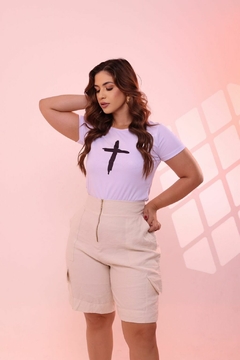T-SHIRT CANELADA ELE NOS AMOU PRIMEIRO - comprar online