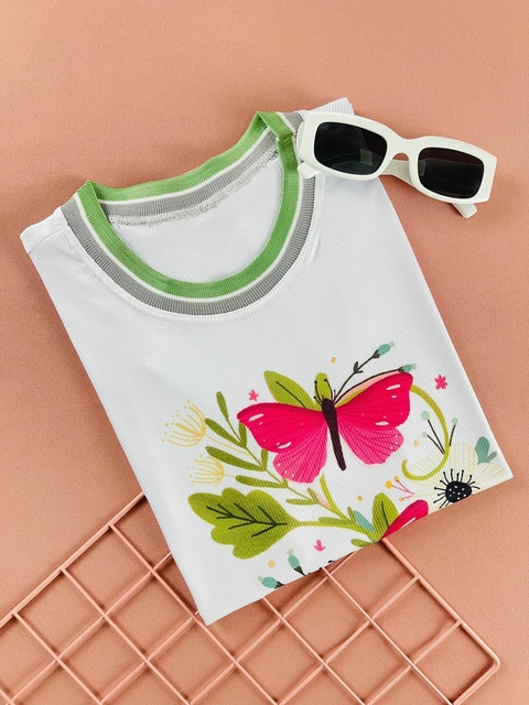 T-SHIRT CANELADA BORBOLETAS E FLORES