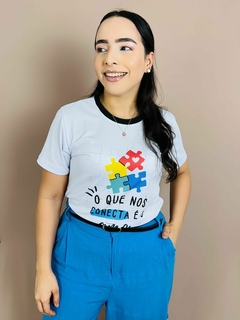 T-SHIRT CANELADA AUTISMO - O QUE NOS CONECTA É O AMOR. - Fabi T-shirts