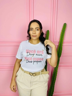 T-shirt Canelada VOCÊ ORA deus ouve VOCÊ ESPERA deus prepara