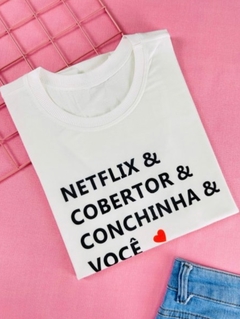 T-shirt ribana canelada Netflix, cobertor, conchinha e - comprar online