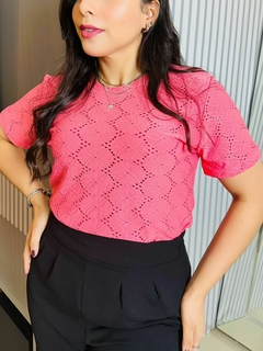 T-SHIRT MALHA LAISE -CORAL - comprar online