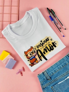 T-shirt Canelada Ensinar é um ato de amor