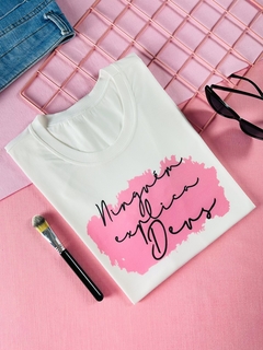 T-shirt ribana canelada Ninguém explica Deus - comprar online