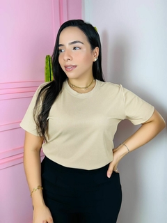 T-SHIRT CANELADA BÁSICA NUDE - comprar online