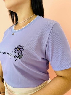 Imagem do T-SHIRT CANELADA ATREVA-SE A SER SIMPLES - LAVANDA