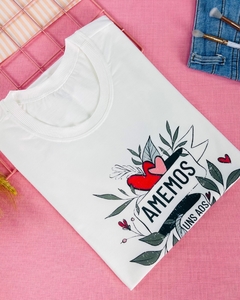 T-shirt ribana canelada Amemos uns aos outros - comprar online