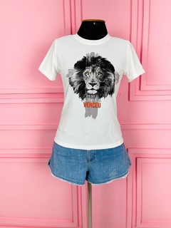 T-shirt Ribana Canelada Eis que o Leão de Judá Venceu
