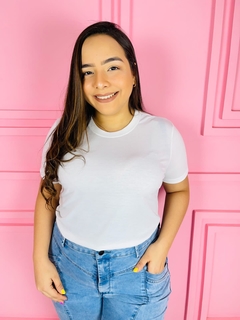 T-shirt ribana canelada lisa sem estampa