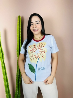 Imagem do T-SHIRT CANELADA NA FLOR DA IDADE - BRANCA