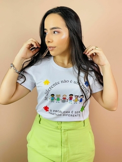T-shirt Canelada Ser diferente não é um problema. o problema é ser tratado diferente - comprar online