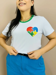 T-SHIRT CANELADA CORAÇÃO AUTISMO PEITO na internet