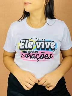 T-shirt Canelada Ele vive em nossos corações - comprar online