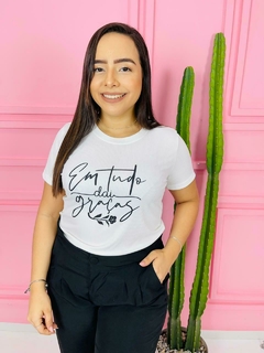 T-shirt Canelada Em tudo dai graças