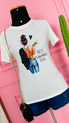 T-shirt Ribana Canelada Need summer now (Tradução: Preciso do verão agora)