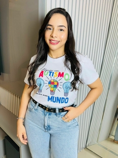 T-SHIRT CANELADA ALGUÉM COM AUTISMO ILUMINA MEU MUNDO - comprar online