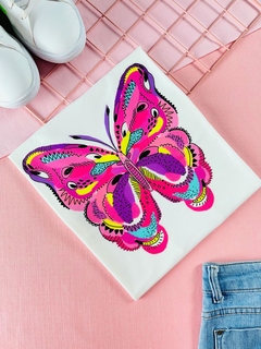 T-shirt ribana canelada Borboleta colorida