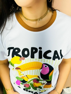Imagem do T-SHIRT CANELADA TROPICAL BRASIL - BRANCA
